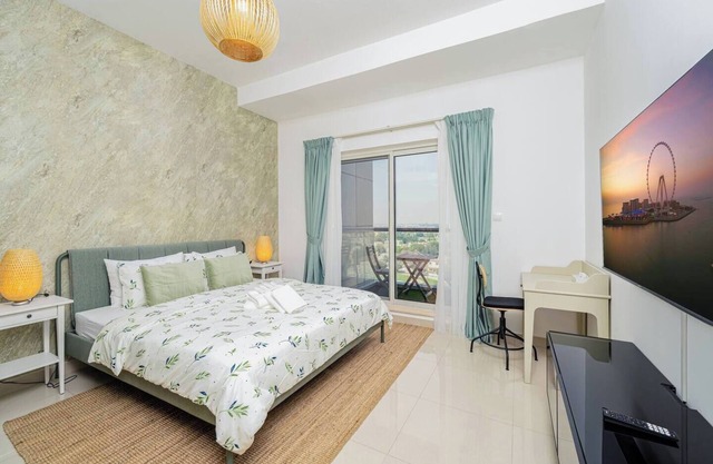 Luxury Studio - Golf Views - Sports City, Dubai