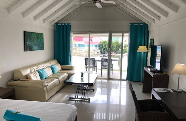 LUXURY STUDIO TIARE Orient Bay Cistern 50m from the Beach
