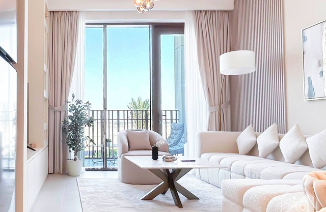 Luxury & Style at Dubai Creek 1B with balcony