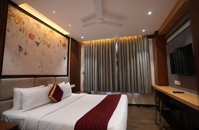 Luxury Suite Room— 5 min from the Ce!