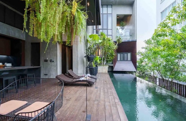 Luxury Modern Pool Jacuzzi Villa 5BR Thonglor