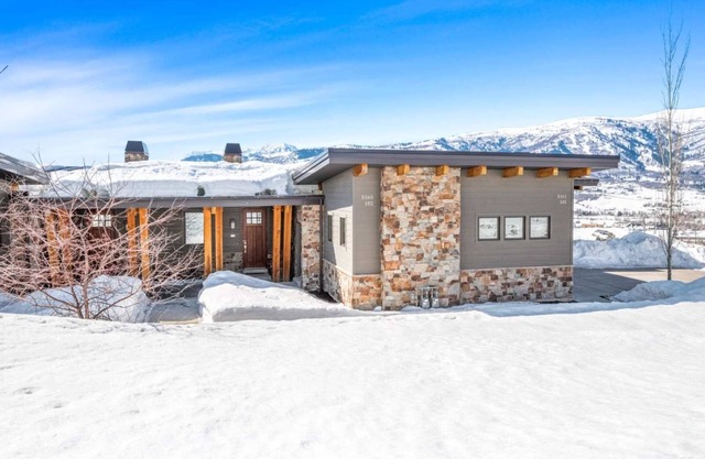 Luxury Townhome with Stunning Ogden Valley Views