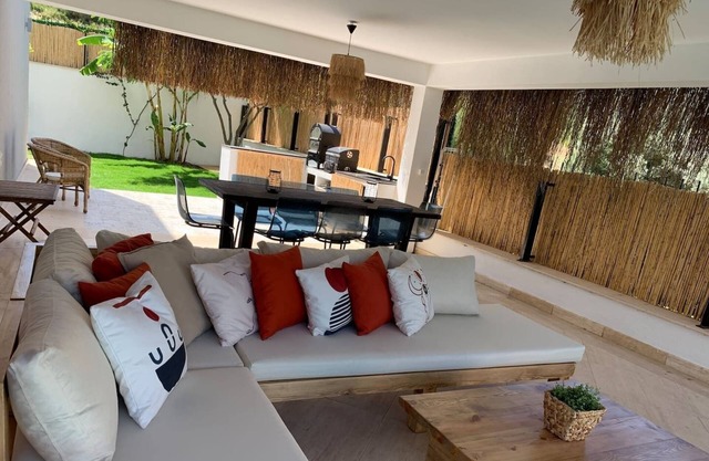 Luxury Vacation in Seaside Big Villa with Privacy