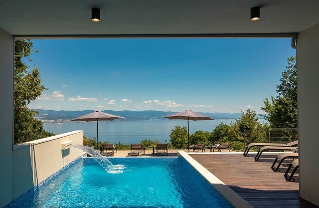 Luxury Villa Aspecta with Pool