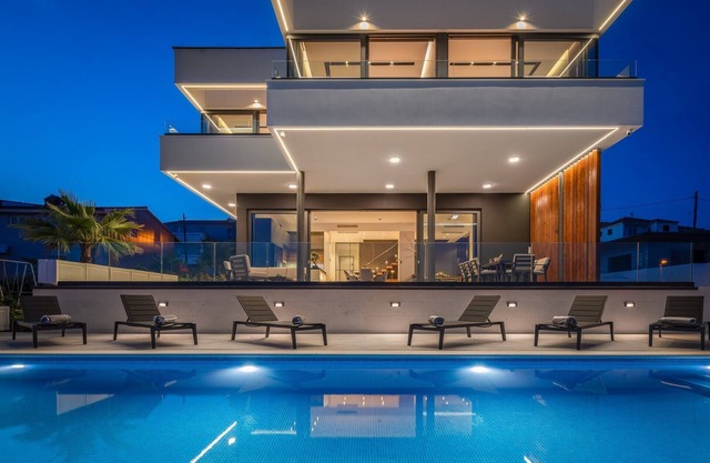 Luxury Villa Ecxellence with a pool, panoramic view, quiet area, family, stylish