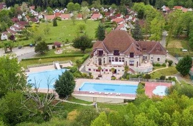 Luxury villa on park with 2 pools