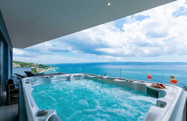 Luxury Villa Grande Aria with Pool