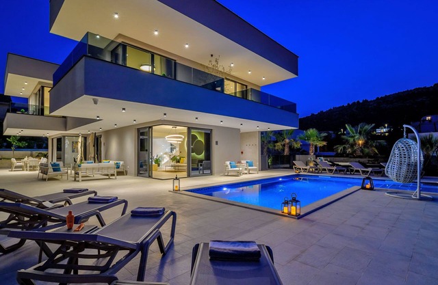 Luxury Villa Lucy Lemon with beautiful outdoor pool