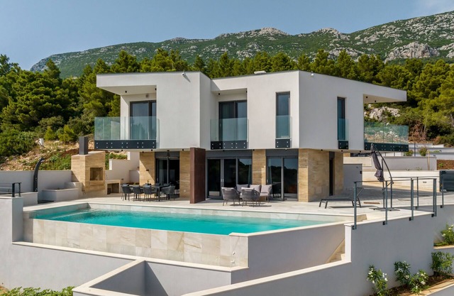 Luxury Villa Mare, right on the beach