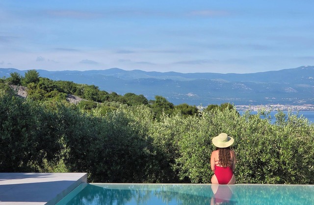 Luxury Villa Moana by the Sea with Pool and Olive Grove