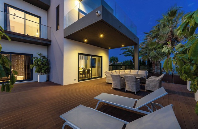 Luxury Villa Near Marbella: Heated Pool, Sauna, 5min Walk to Beach