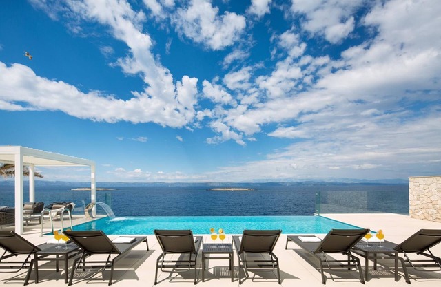 Luxury Villa Palma de Korkyra with Infinity Pool