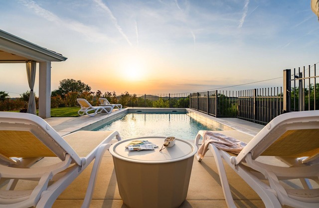 Luxury Villa Sofia with Pool and Garage In Poreč, Istria