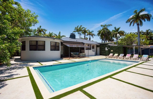 Luxury Villa WALK 5 minutes to Hollywood Beach