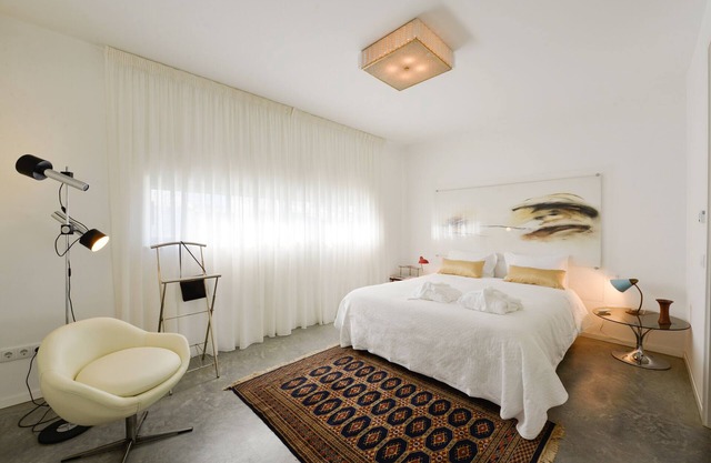 Luxury Villa with Heated Pool near the Beach