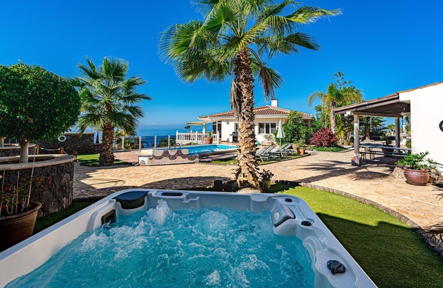 Luxury villa with fantastic sea views