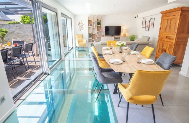 Luxury villa with indoor pool, 5 minutes from the sea via Groom*