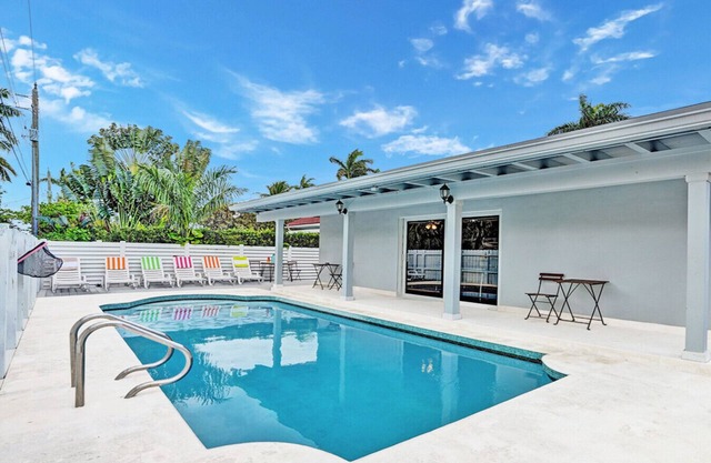 Luxury Villa with Heated Pool close to Beach