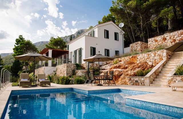 Luxury Villa with privacy, pool, spa, and stunning views