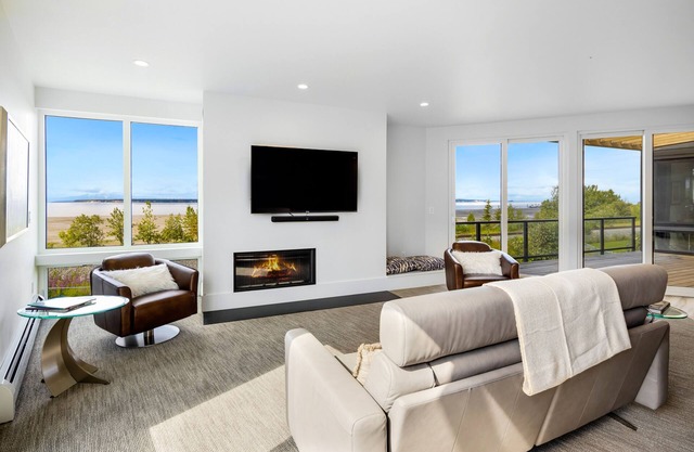 Luxury villa with inlet views, hot tub, decks, grill, balcony, fireplace, & W/D