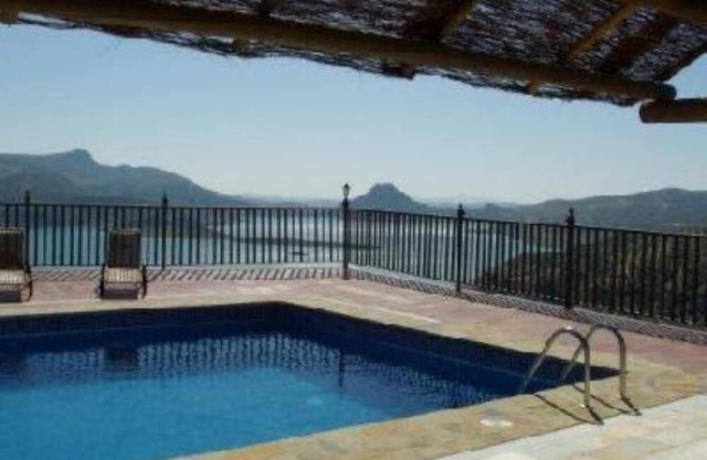 Luxury villa with lakeviews