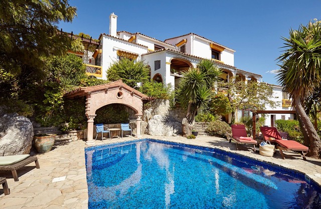 Luxury villa with large garden and private pool in a quiet corner of Gaucin