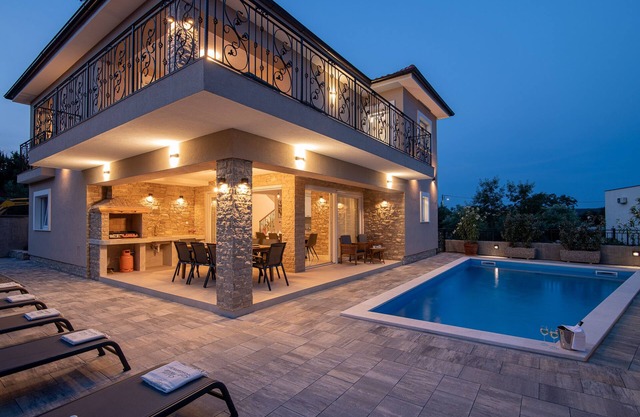 Luxury villa with salt pool, quiet location - TRAVELER Reiseburo KRK - ID 2389