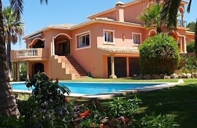 Luxury Villa With Stunning Views Of Marbella, Mountains. Pool Terrace. Sleeps10