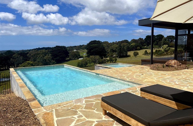 Luxury Villas Allambee at Red Hill (Farm Stay)