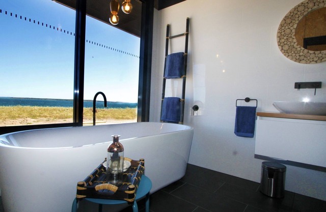 Luxury villas overlooking Perlubie Beach on the Eyre Peninsula.