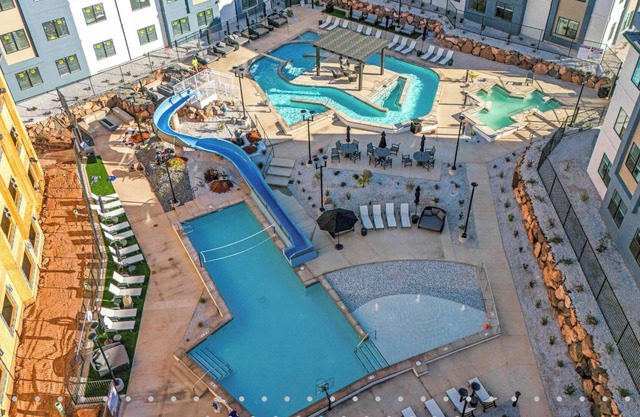 "LUXURY WATER PARK. Sleeps 24. 4BR Resort Townhome. Paradise Close to Zion