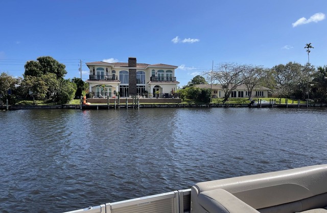 LUXURY WATERFRONT 6BR/5BA HOME - PRIVATE BOAT DOCK/POOL/HOT TUB/HOME THEATER