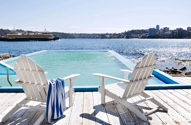 Luxury waterfront house on Harbour with pool!