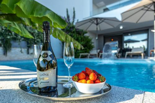 Luxury White Sails Villas with a Multi Sport Court #2026# and Sea View