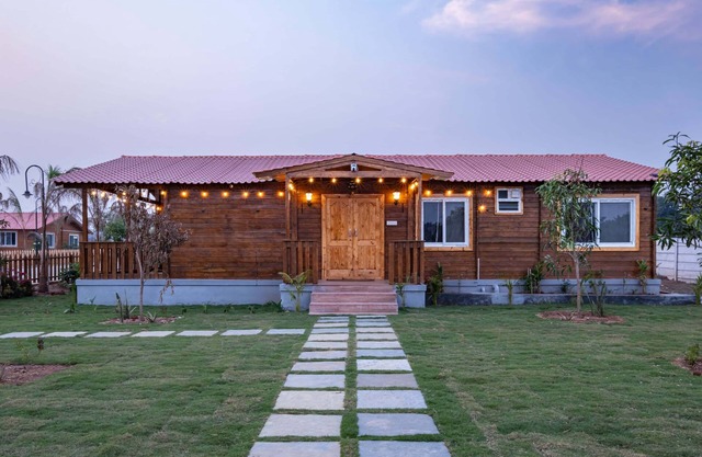 Luxury Wood House with Pool by Homeyhuts - AC 3BR