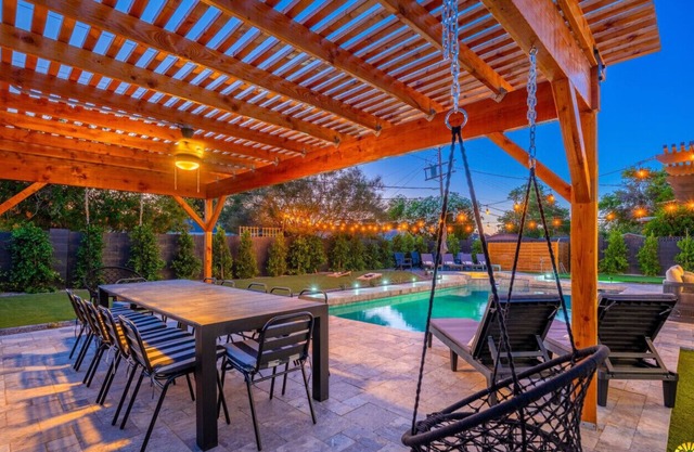 LuxuryOasis +HtdPool+HotTub+Fire Pit+Golf +OldTown