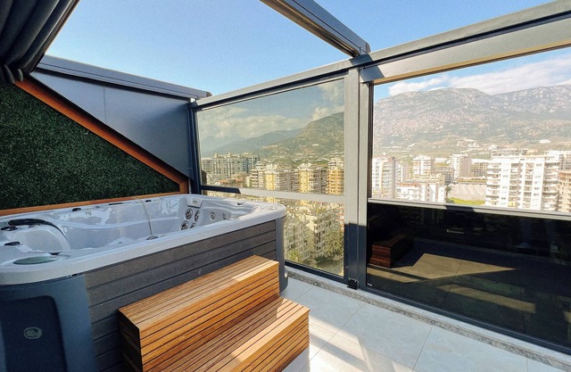 Luxus-Duplex Apartment, Whirlpool, Sea View, Bar, Bathrooms, Gym, private Beach