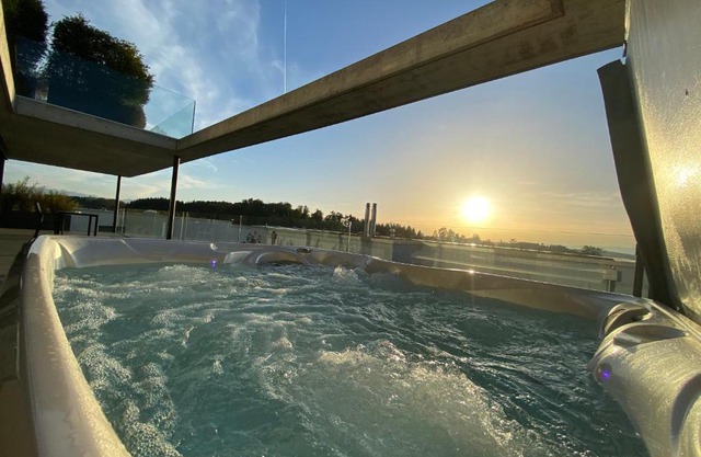Luxusloft mit warmem Outdoor Whirlpool