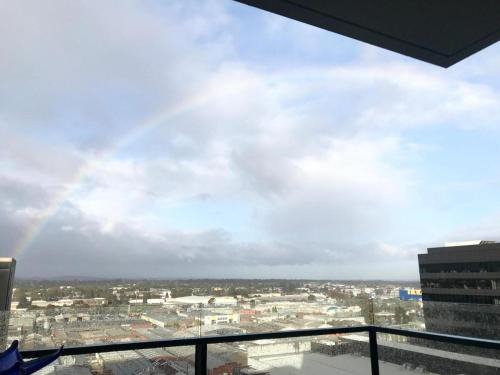 M-city shopping center Apartment - Executive Twin King Ensuites - Infinite Sky View - Fully equipped - Free Parking, fast Wifi, smart TV plus Netflix, complementary drinks & amenities - Clayton 3168