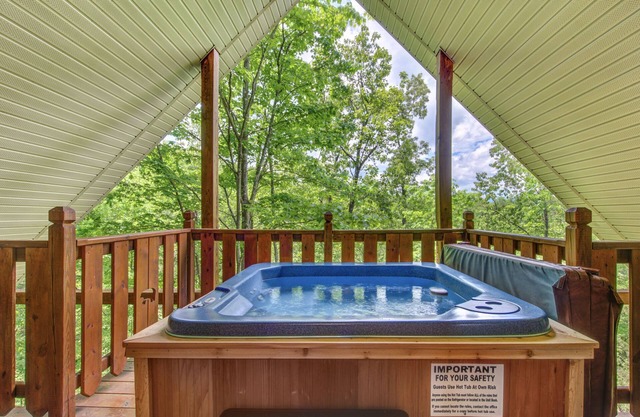 Macys Hideaway | Pool Table + Hot Tub & Near Town!