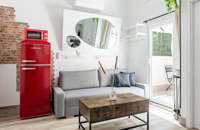 Madrid Villaverde VII - Apartament with patio, AC