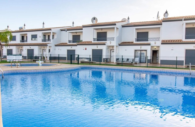 Magnólia AB House | Pool View & Privat Garden & Garage