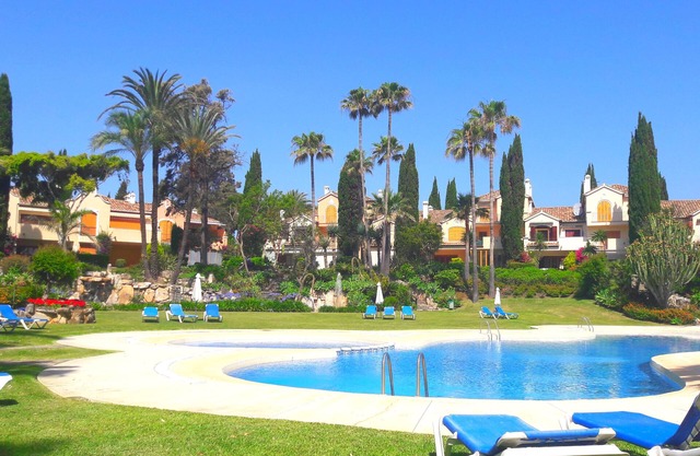 Magnificent apartment in urbanization on the beach, overlooking the sea.