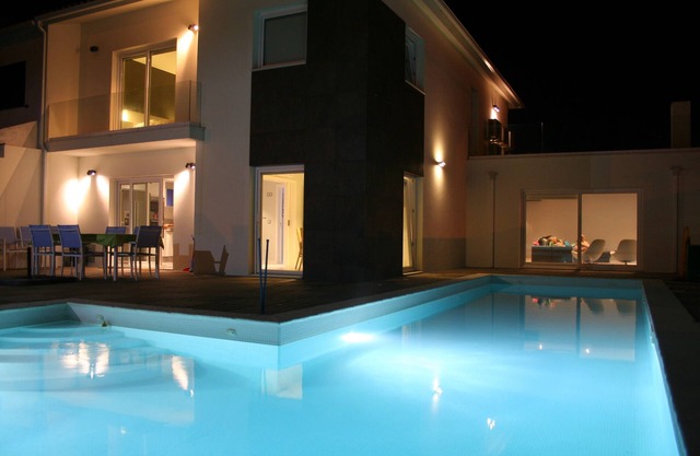 Magnificent beach house, 12.5m private pool, barbecue, private outdoor space!