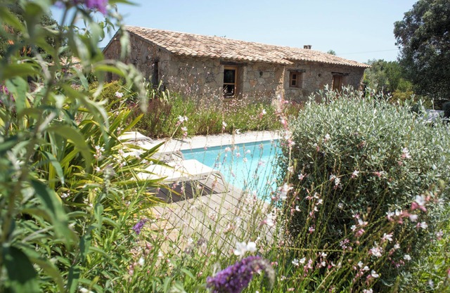 Magnificent Bergerie, heated pool, summer kitchen, pétanque court