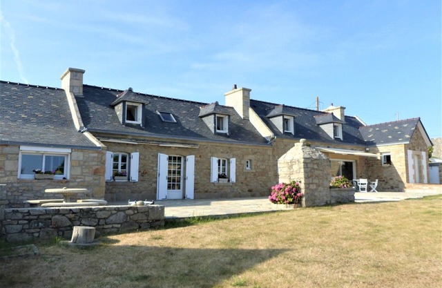 Magnificent farmhouse with panoramic views in Audierne