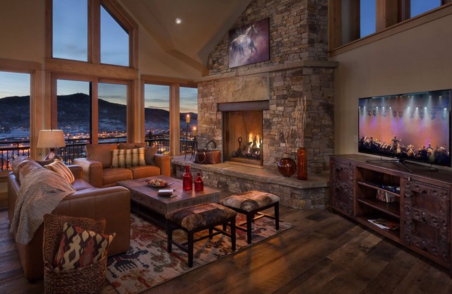 Magnificent + Hot Tub + Elevator + Close to Skiing - Falconhead Lodge South