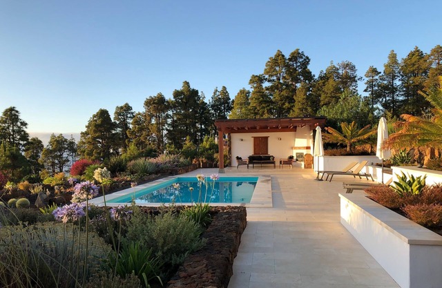Magnificent property with lots of charm & comfort - private pool, fitness house, sauna