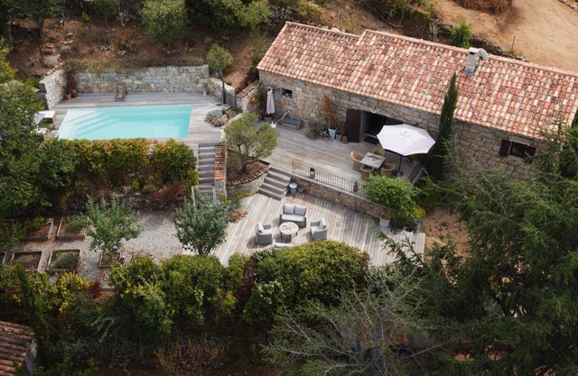 Magnificent sheepfold, swimming pool and sea view in Fozzano