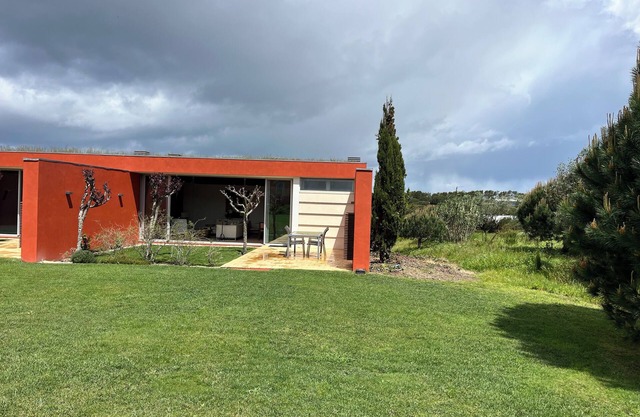 Magnificent townhouse, with swimming pool in a resort with golf course.